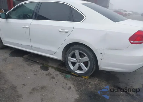 2013 Volkswagen Passat 2.5L Se из США, поврежденный, VIN 1VWBP7A3XDC084366